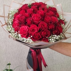Kızıl Güllerin Asil Zarafeti Buketi